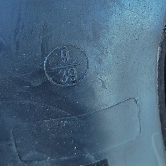 Le Chateau Black Suede Heels - Picture 6 of 8